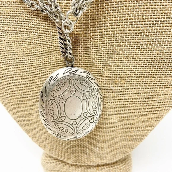 Black and silver multi-strand locket - Picture 3 of 6